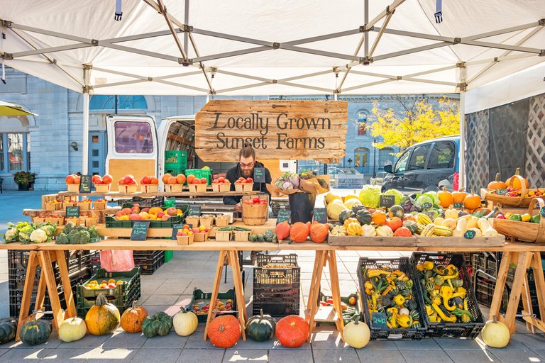 Oakville Farmers’ Market Extends Season Due to Demand